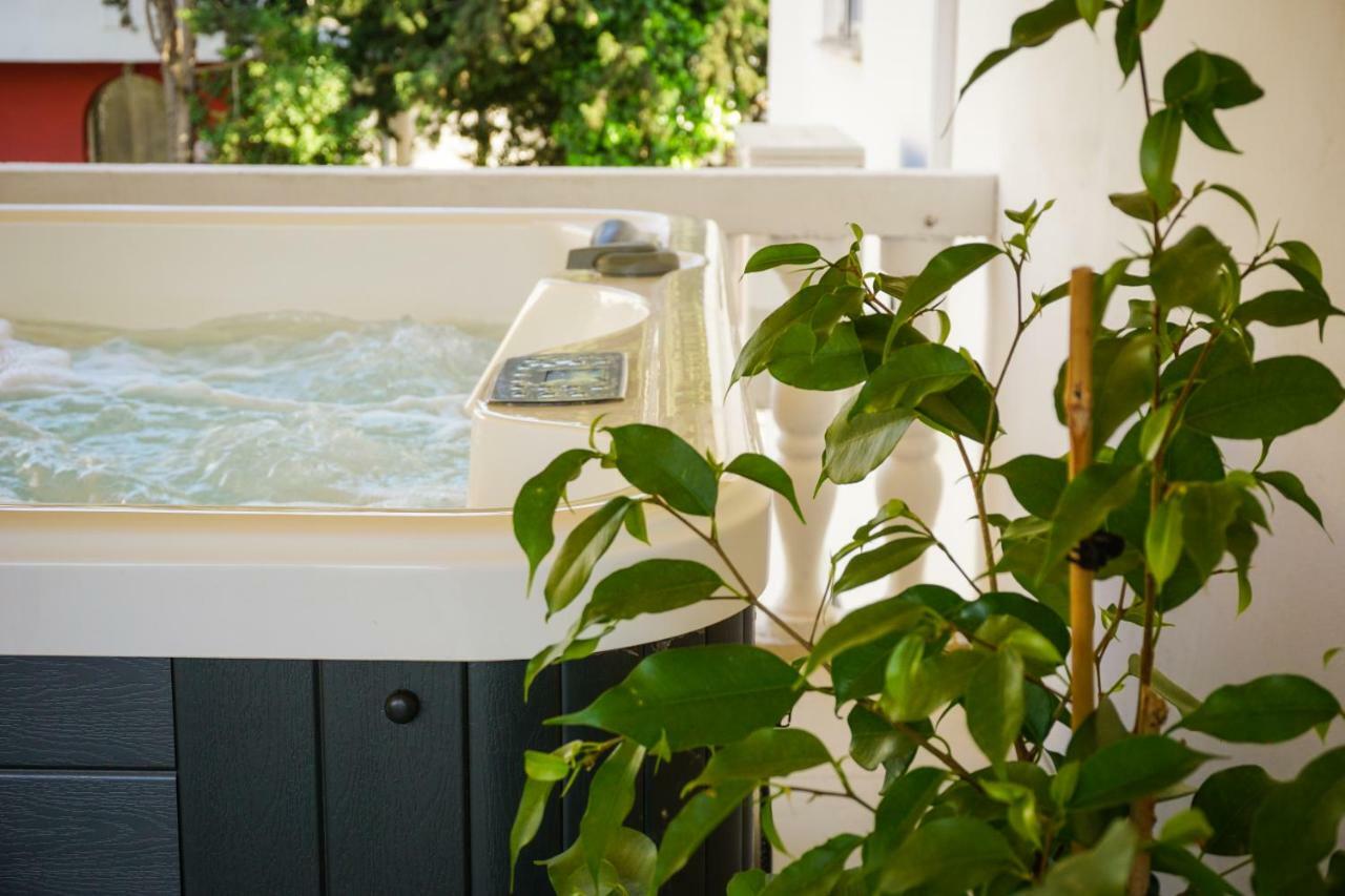 Apartment Paula With Private Jacuzzi And Parking- Near The Beach Zadar Exteriör bild