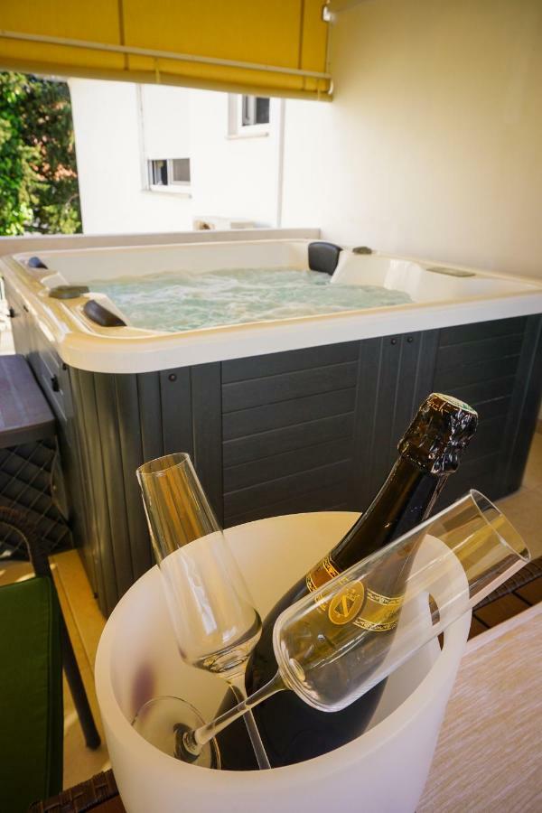 Apartment Paula With Private Jacuzzi And Parking- Near The Beach Zadar Exteriör bild