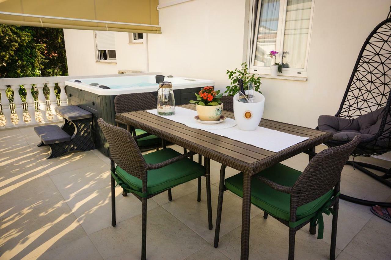 Apartment Paula With Private Jacuzzi And Parking- Near The Beach Zadar Exteriör bild