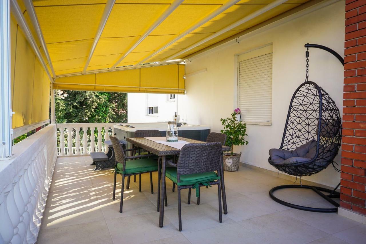Apartment Paula With Private Jacuzzi And Parking- Near The Beach Zadar Exteriör bild