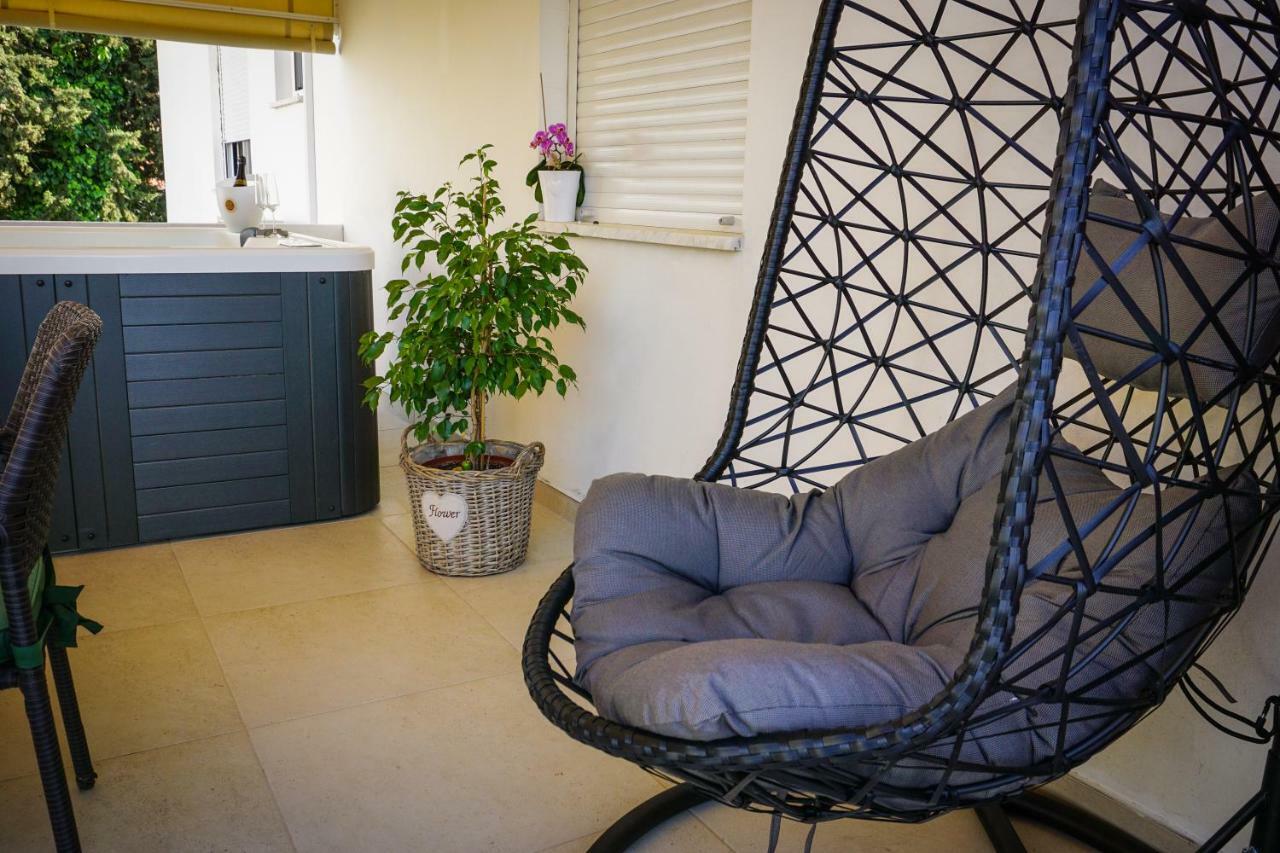 Apartment Paula With Private Jacuzzi And Parking- Near The Beach Zadar Exteriör bild