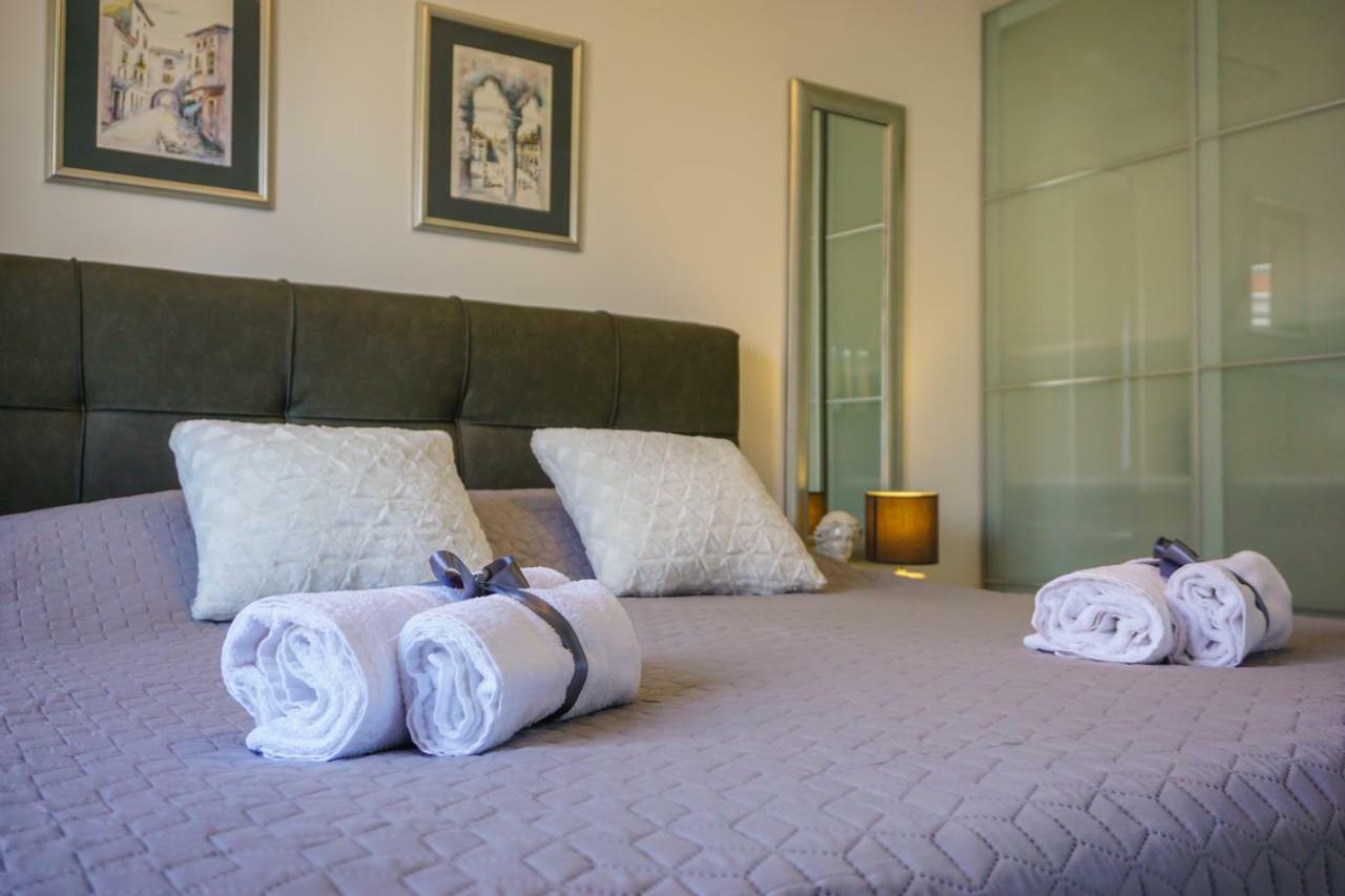 Apartment Paula With Private Jacuzzi And Parking- Near The Beach Zadar Exteriör bild